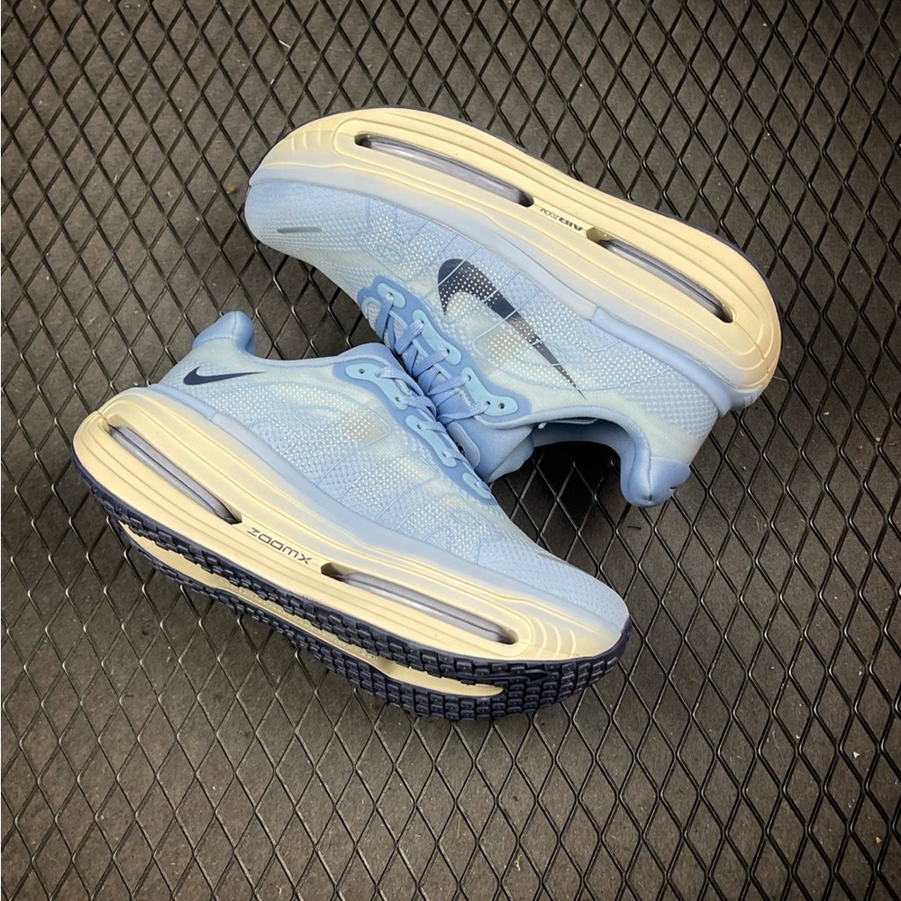 Nike Air Zoom Vomero Premium Running Shoes HM5973-401